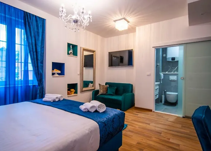 Center Luxury 1 Bed and breakfast 4*