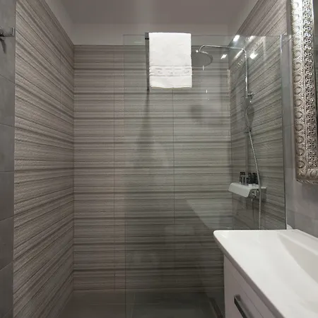 Center Luxury 1