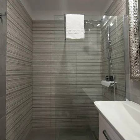 Center Luxury 1