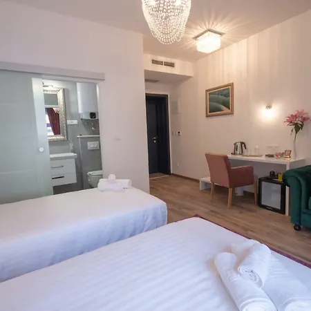 Center Luxury 1