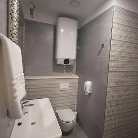 Center Luxury 1