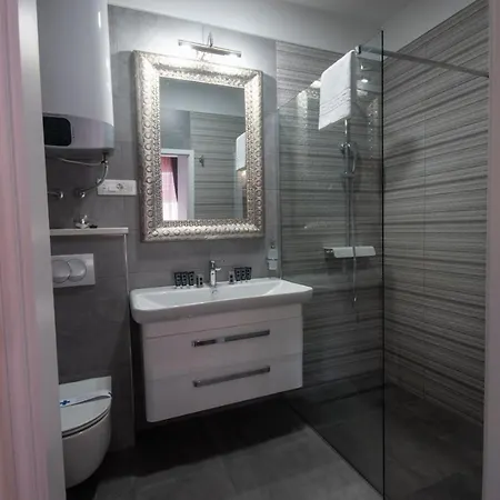 Center Luxury 1